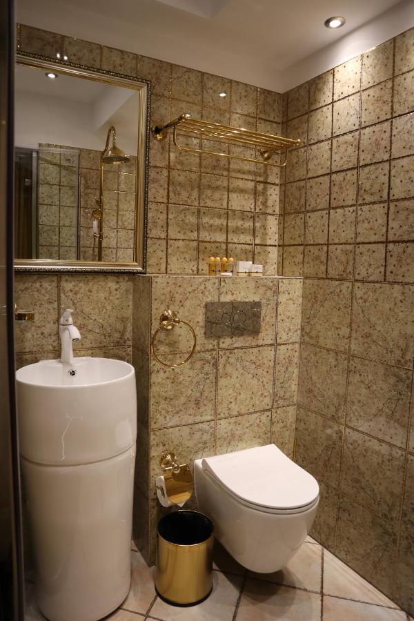 Hidden Bank: Golden Apartman Plovdiv Kültér fotó