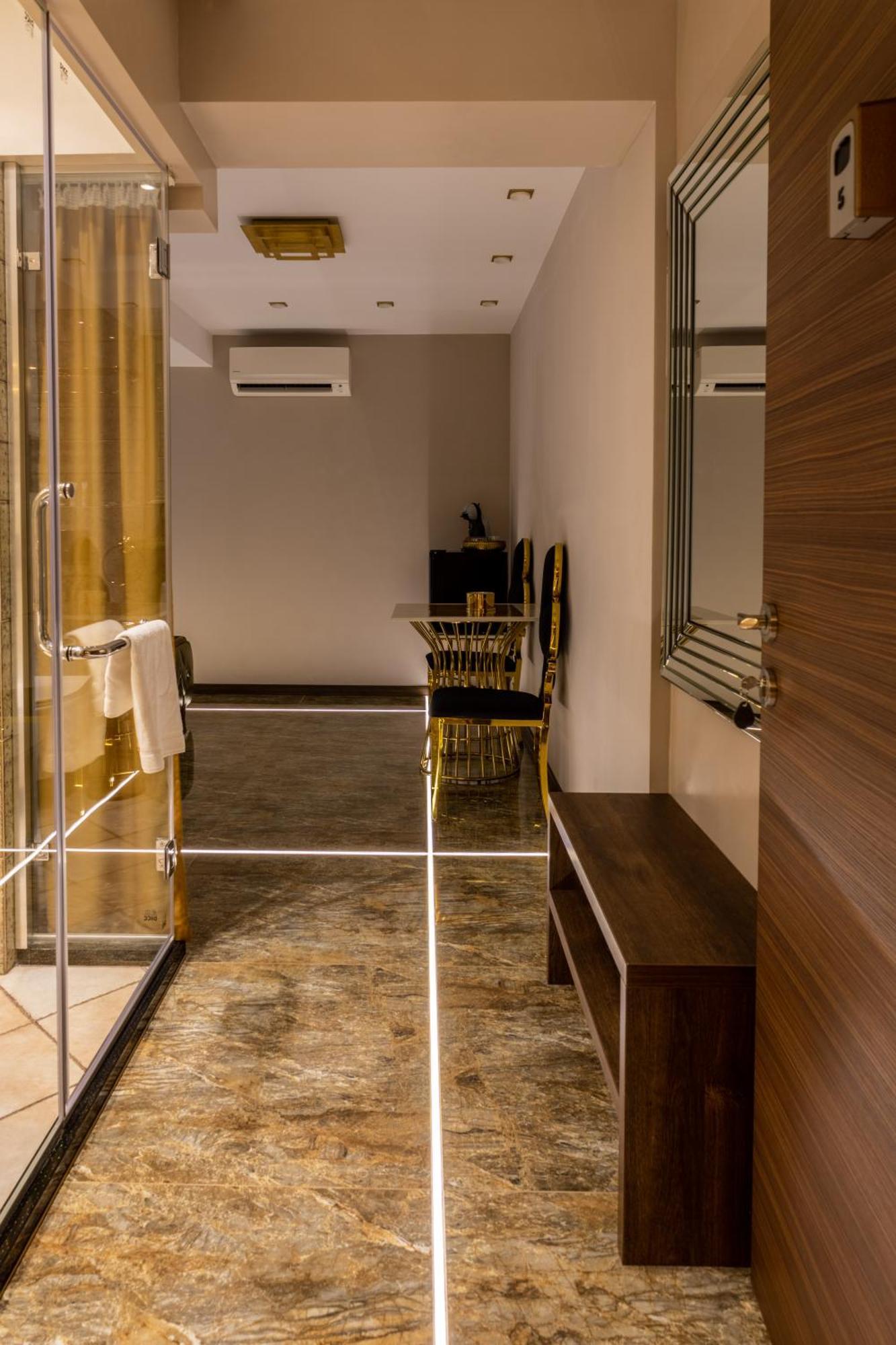 Hidden Bank: Golden Apartman Plovdiv Kültér fotó