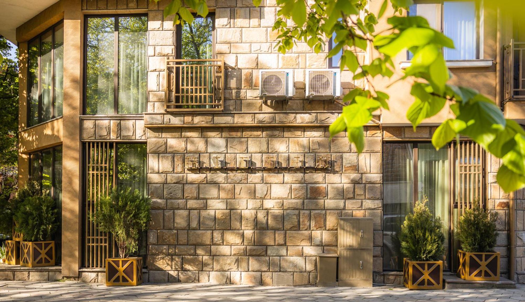 Hidden Bank: Golden Apartman Plovdiv Kültér fotó